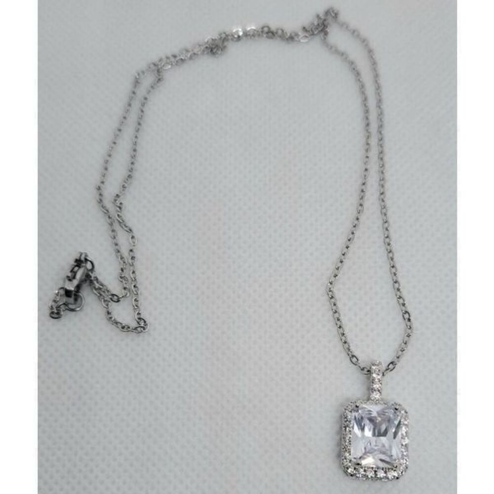 Dazzling necklace